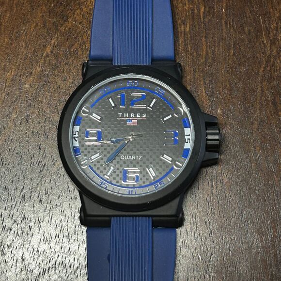 THRE3 USF9104 Quartz Analog Men's Watch - Picture 4 of 5